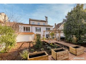 Chambre 1 pièce 300 m²