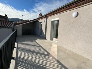 Appartement rénové avec terrasse