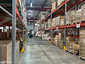 Local logistique  bureaux 1 560 m²