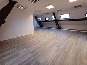 Location Bureaux et commerces à Caen (14000) : à louer / 142m² Caen