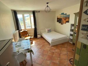 Studio lumineux avec parking & cave