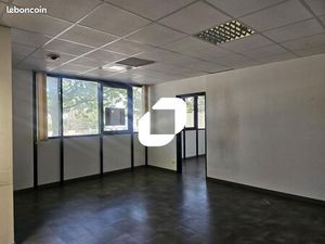 Bureaux 64 m²