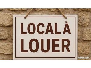 Local plein centre village