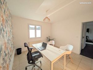 Bureau privatif meublé