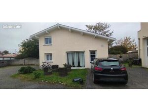 Maison carcans ville