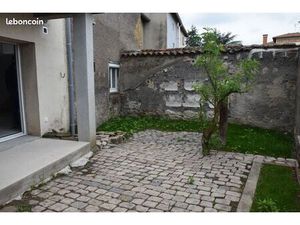 T3 avec alcôve + cour au RDC