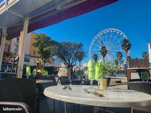 Restaurant centre port face à la grande roue cap d agde