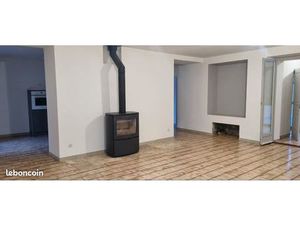 A louer maison de bourg F6 Lacropte