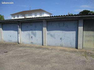 Grand garage de 13 M2 Fermé en surface