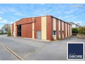 Local d'activité 880 m²