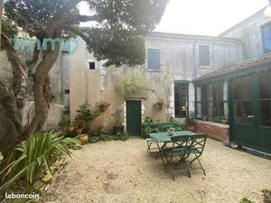 Maison 8 pièces 250 m²