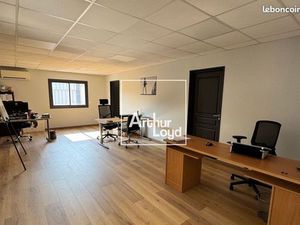 Local bureaux 324 m²