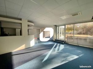 Bureaux 831 m²