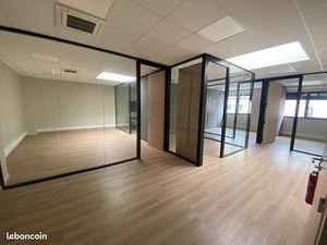 Bureaux 233 m²