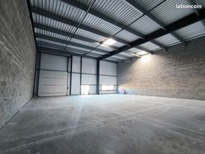 Local d'activité avec extérieur privatif