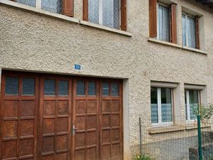 Maison de village mitoyenne d'un côté