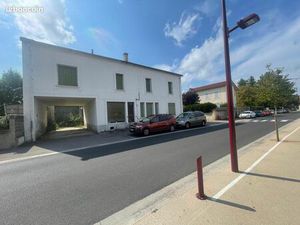 Maison 263 m² avec hangar de 270 m² à Langeac  garage à voiture sur un terrain de 1320 m²