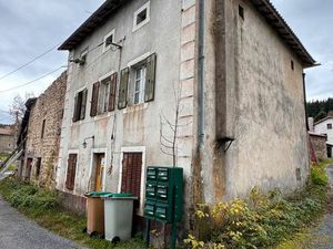 Ensemble immobilier à restaurer : maison + grange