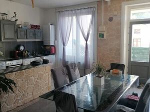 Appartement F3 avec grandes et terrasse et stationnement
