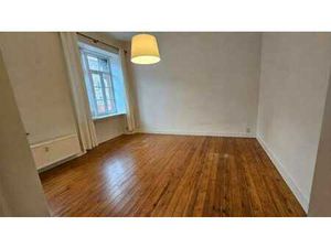 studio très lumineux