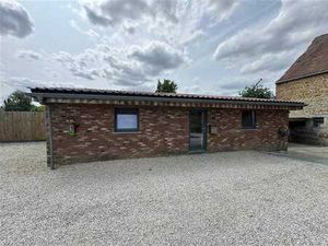 Hangar sécurisé avec bureau  cour et jardin