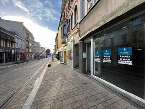 Commerce rénové prêt-à-l'emploi ±126m² sur un axe prisé !