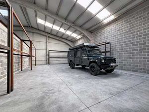 Spacieux entrepôt de ±120m² à louer à Ferrières