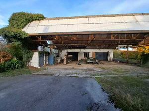 Entrepôt de +/- 270m² à remettre en état