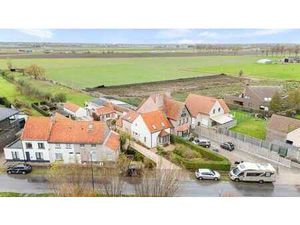 Très charmante maison jumelée avec de vastes vues sur un te