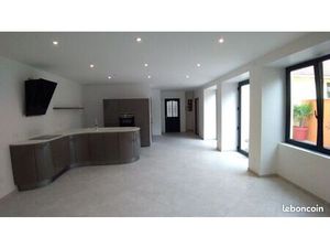 Appartement avec terrasse et garage en centre ville