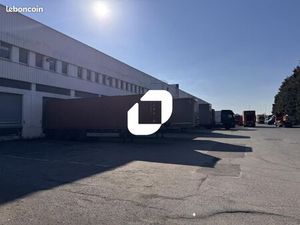 Local industriel 5 378 m²