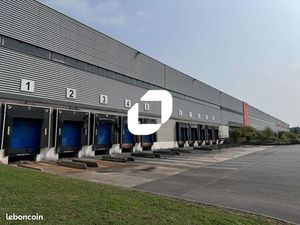 Local industriel 8 219 m²