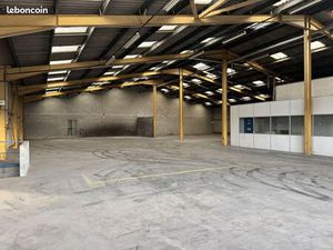 Local industriel 1 400 m²