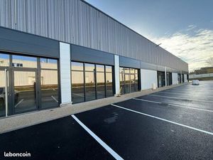 Local commercial 470 m² LE THILLAY