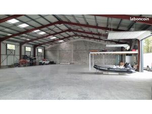 Local industriel 695 m²