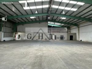 Local industriel 1 209 m²