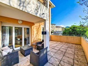 Appartement T3 de 64 90m². Terrasse de 22m². Garage