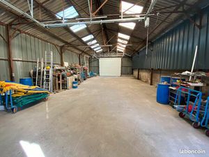 Entrepôt + stockage extérieur