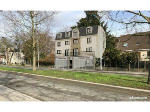 Local 370 m² SARCELLES