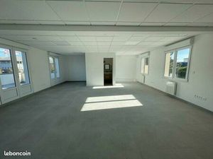 Local 62 m² VILLIERS LE BEL
