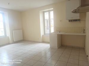 Auvergne  à 15 mn du Puy En Velay  beau T2 de 41 m2 rénové  1er étage 