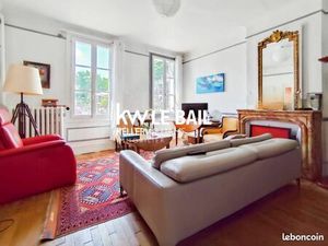 Maison 8 pièces 217 m²