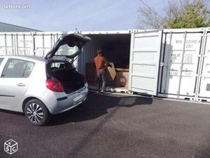 A LOUER  BOX DE STOCKAGE ( garde meubles  garages)