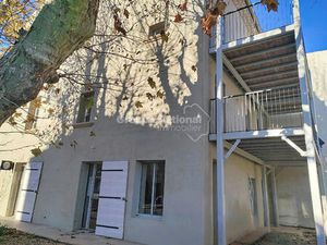 COURTHEZON/ LOCAL COMMERCIAL PLAIN PIED 70 M2