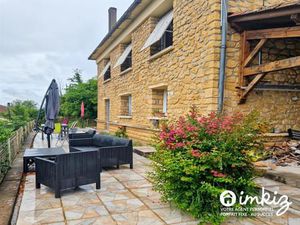 Maison située sur hauteur avec grand terrasse