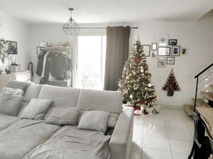 Maison de village rénovée avec cour et deux appartements ind