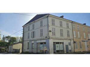 Immeuble avec ancien local commercial et deux logements