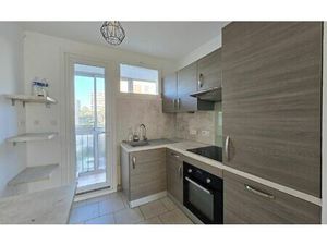 Location appartement  60.49 m² T-3 à Salon-de-Provence  950 €