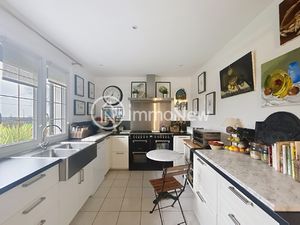 Une maison entièrement rénovée à SAINT PAIR SUR MER