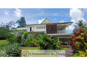 SAINTE ROSE-PROPRIÉTÉ AVEC VILLA +7 LOGEMENTS ET PISCINE.